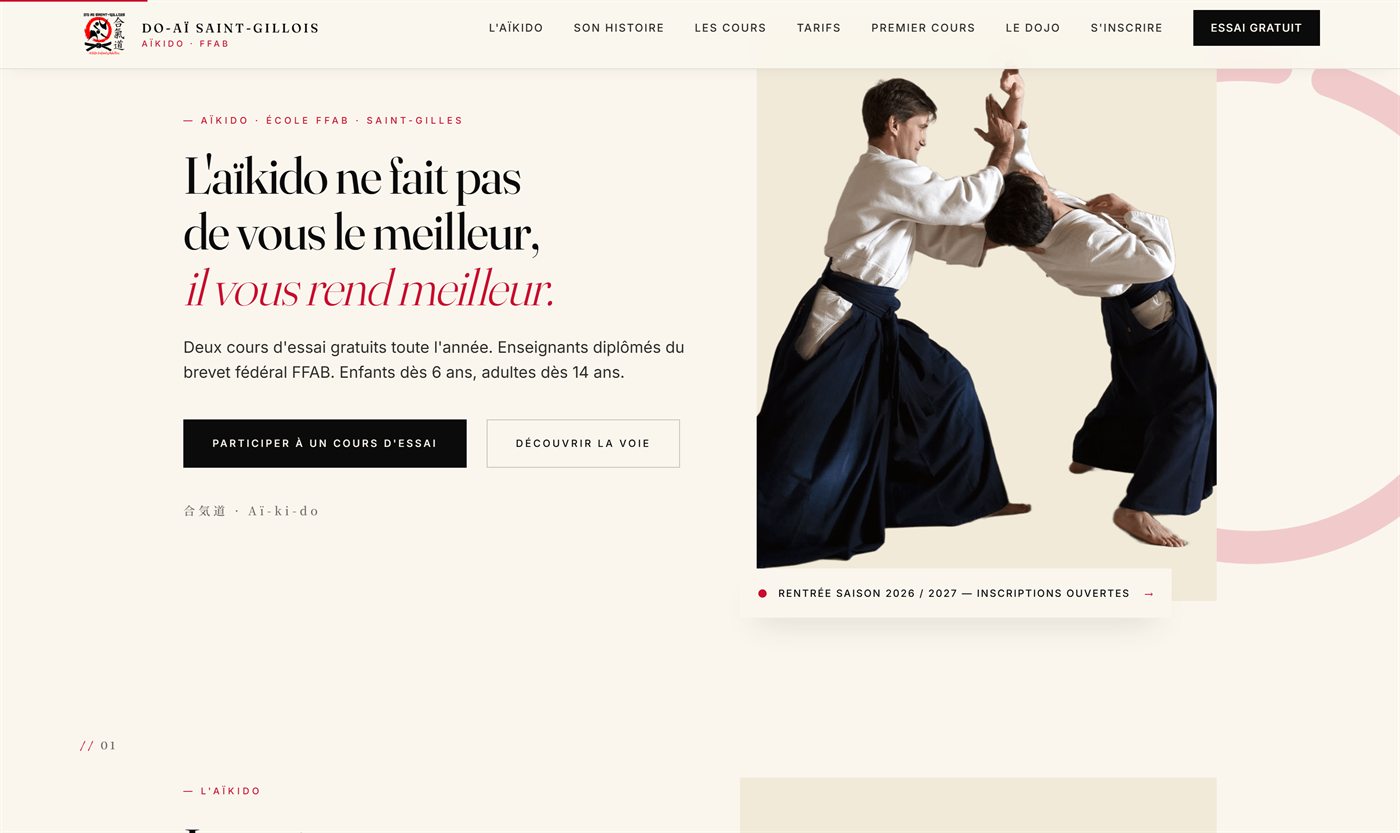 Page d'accueil du site Do-aï Saint-Gillois : deux pratiquants d'aïkido et l'annonce de deux cours d'essai gratuits